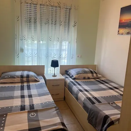 Gjiri I Lalzit Apartmán *