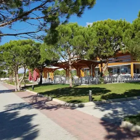 Gjiri I Lalzit 아파트 *